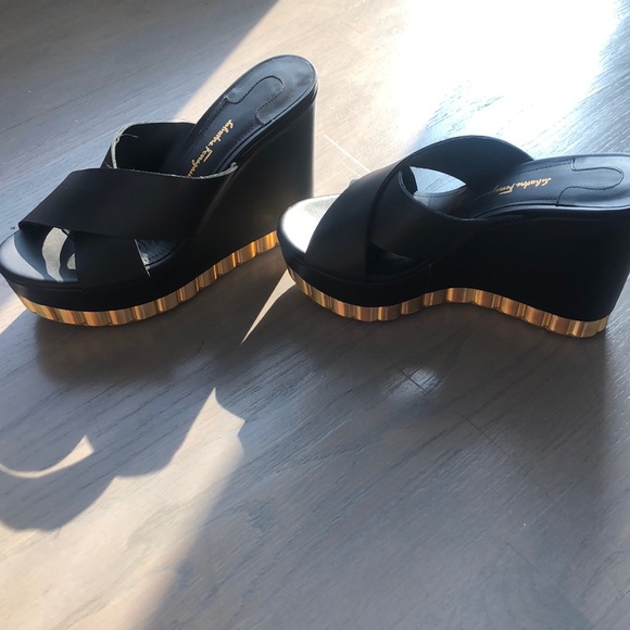 Ferragamo Nicosia summer sandal size 7c - Picture 2 of 8